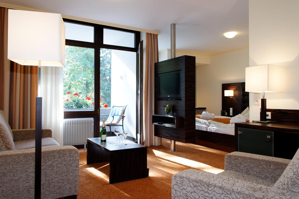 Hotel Hirschen Glottertal Exterior photo