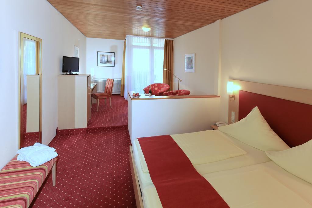 Hotel Hirschen Glottertal Exterior photo