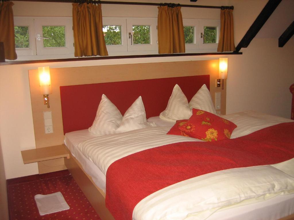 Hotel Hirschen Glottertal Room photo